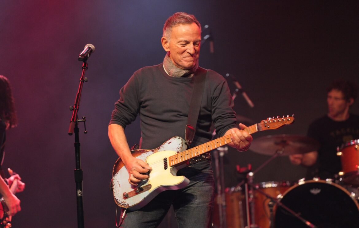 Bruce Springsteen utiliza su icónica canción para apoyar un nuevo video crítico contra ICE. Descubre su mensaje aquí.