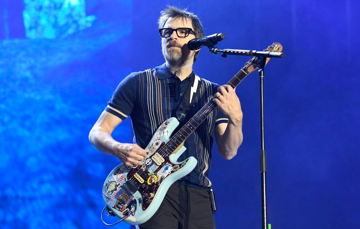 Weezer anuncia una edición limitada en vinilo para conmemorar su 34 aniversario. Descubre todos los detalles aquí.