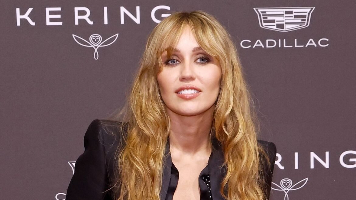 La icónica Hannah Montana regresa gracias a Miley Cyrus, celebrando dos décadas de su estreno en televisión.