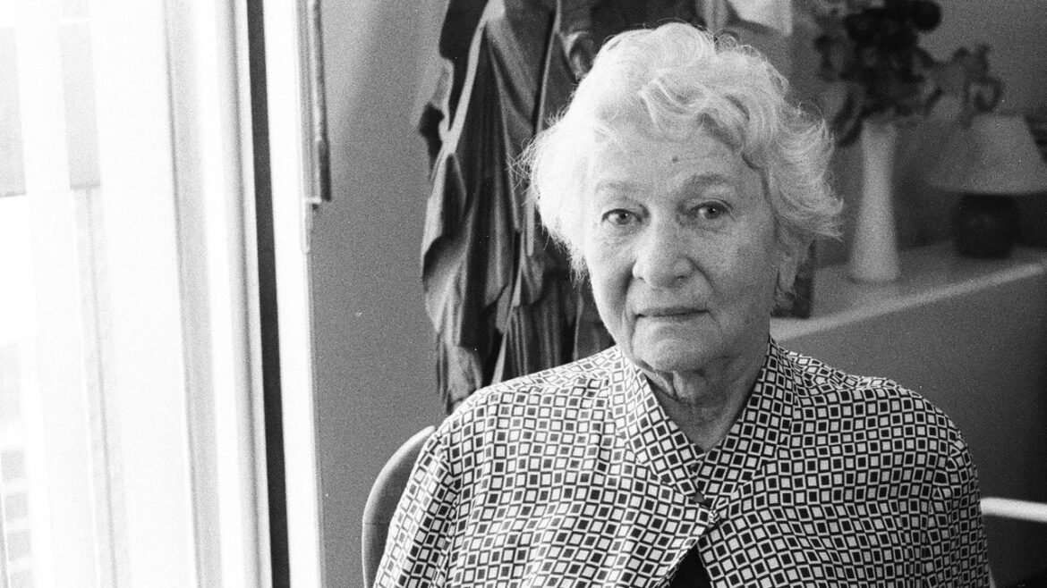 El legado de Éliane Radigue, innovadora del minimalismo y la musique concrète, perdurará en la historia de la música.