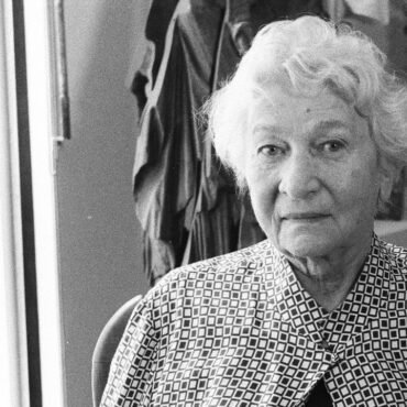 El legado de Éliane Radigue, innovadora del minimalismo y la musique concrète, perdurará en la historia de la música.