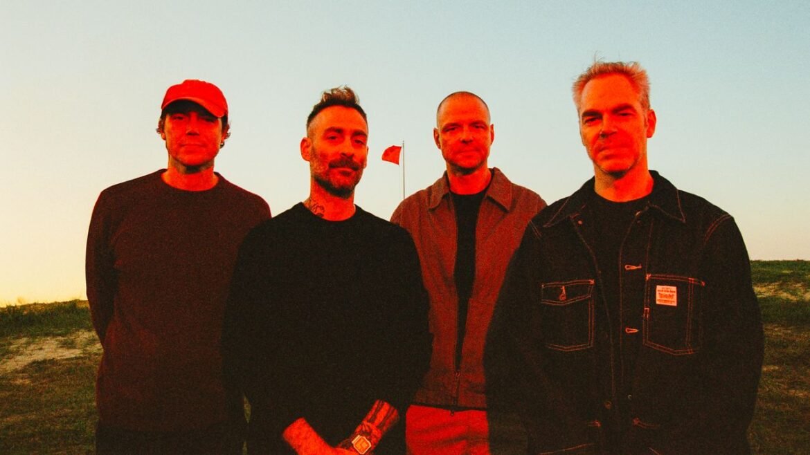 Descubre el nuevo sencillo Bad Moons de American Football y su esperado cuarto álbum de estudio.