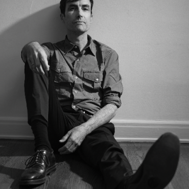 El cantautor Andrew Bird presenta Need Someone, un sencillo emotivo diseñado para la banda sonora de The Pitt.