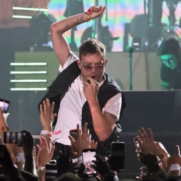 Damon Albarn expresa su desacuerdo sobre presentarse en el estadio de Tottenham junto a Gorillaz en el programa de Graham Norton.