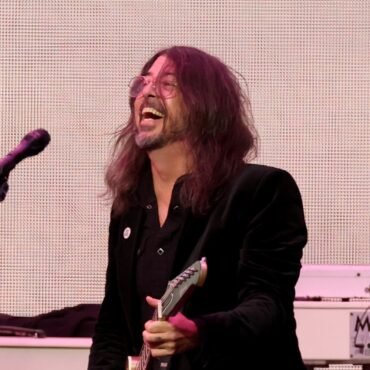 La banda Foo Fighters ha presentado emocionantes fragmentos de su música nueva, despertando la curiosidad de los fans.