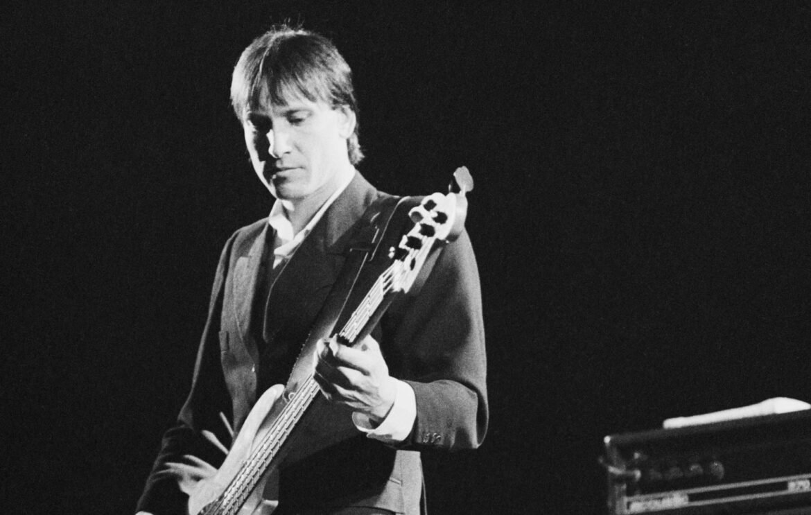 La música llora la pérdida de Fred Smith, un bajista esencial para Blondie y Television, conocido por su naturalidad.