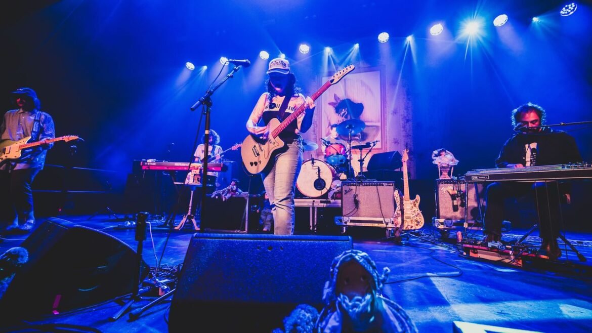 La banda Wednesday decide romper su relación con Wasserman debido a la controversia por Jeffrey Epstein. Conoce los detalles aquí.