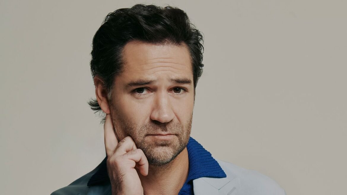 Descubre cómo el actor mexicano Manuel García-Rulfo transita su carrera con un enfoque de sentido y propósito.