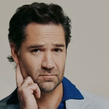 Descubre cómo el actor mexicano Manuel García-Rulfo transita su carrera con un enfoque de sentido y propósito.