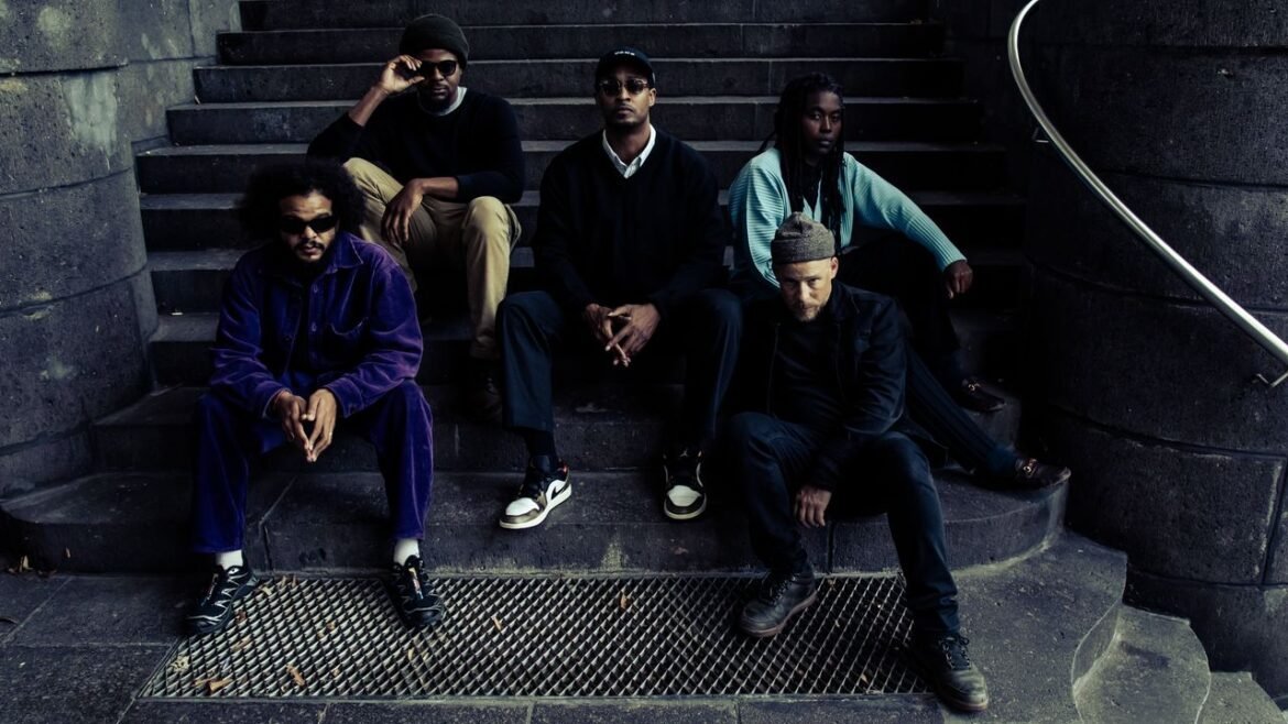 La innovadora banda de free-jazz Irreversible Entanglements presenta su esperado álbum Future Present Past, colaborando con Helado Negro.