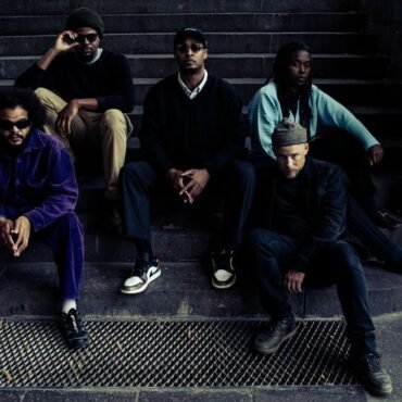 La innovadora banda de free-jazz Irreversible Entanglements presenta su esperado álbum Future Present Past, colaborando con Helado Negro.