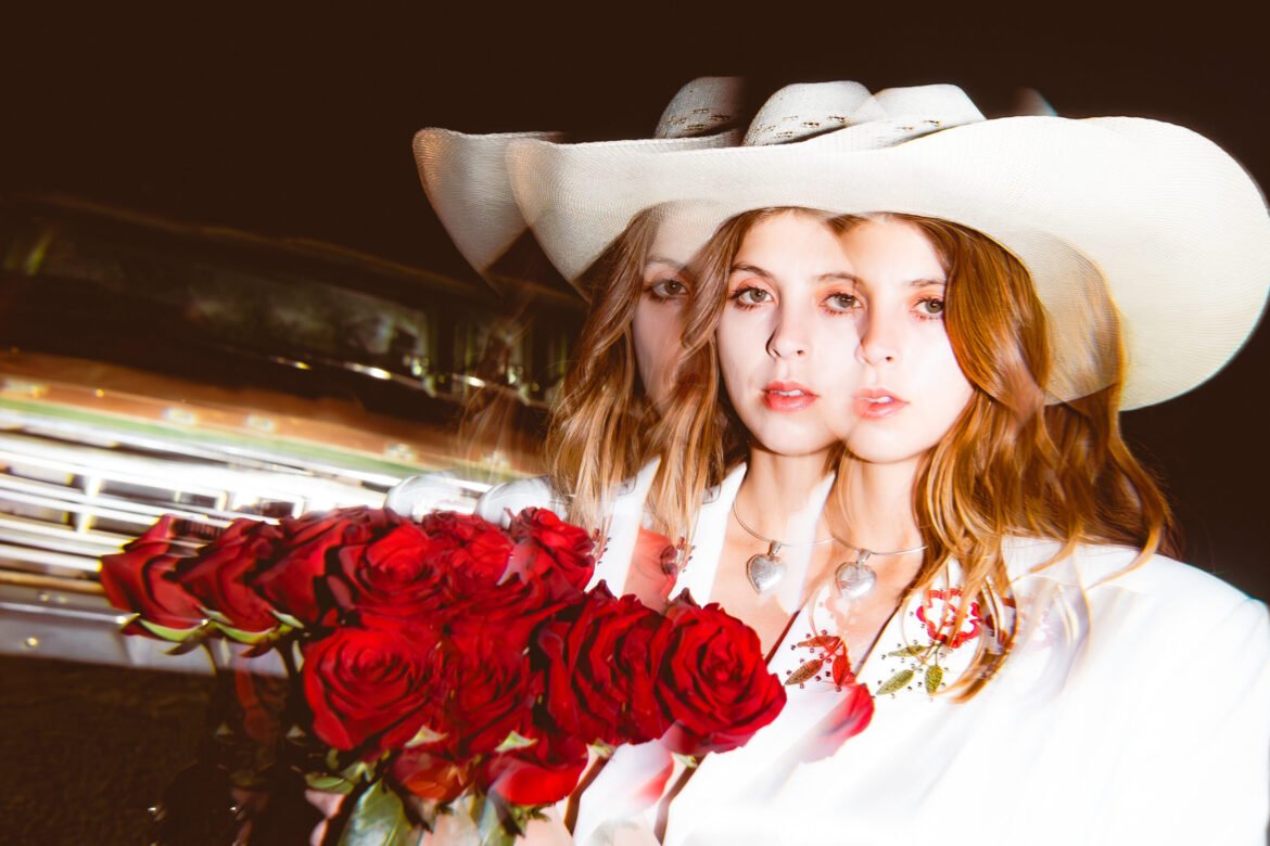 Descubre cómo Mikaela Davis se reinventa en su nuevo álbum, con colaboraciones de artistas destacados.