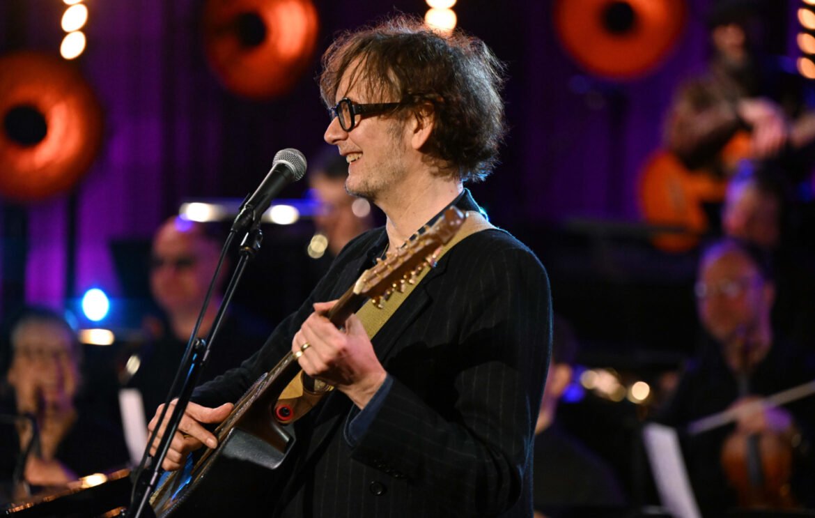 Pulp ha realizado una interpretación orquestal de 'The Day Before You Came', destacando su talento en una sesión en vivo.