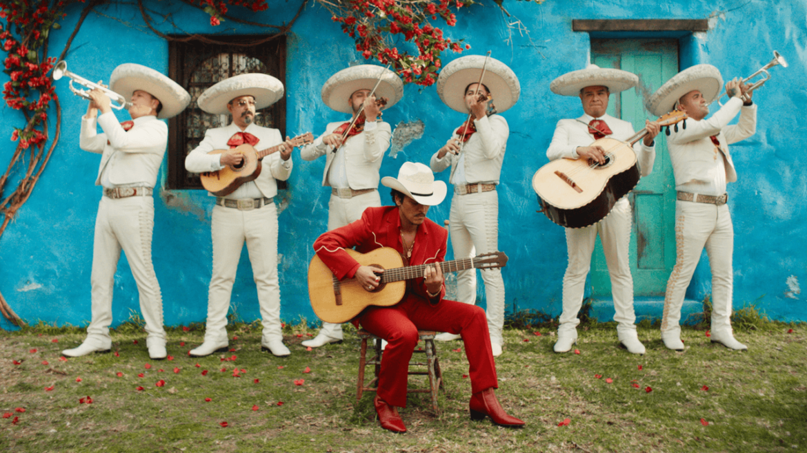 El nuevo álbum de Bruno Mars, The Romantic, se lanza junto al video Risk It All que cuenta con una banda de mariachi.