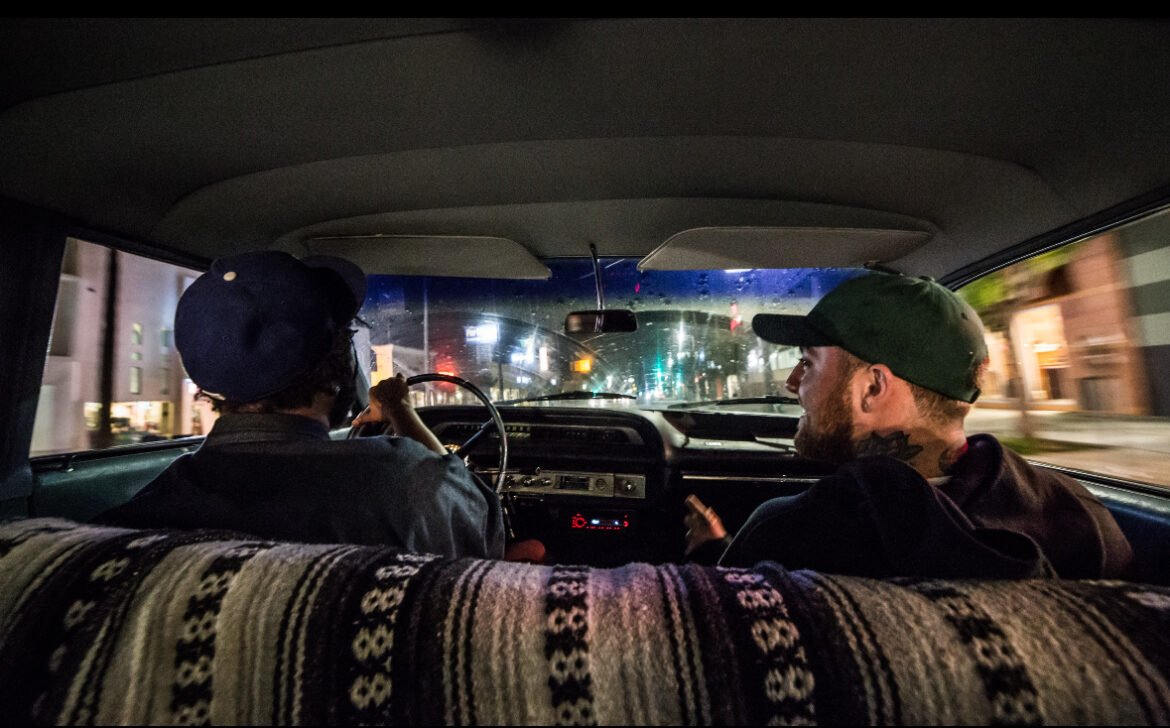 Descubre cómo Thundercat homenajea a Mac Miller en su reciente trabajo musical lleno de nostalgia y profundidad.