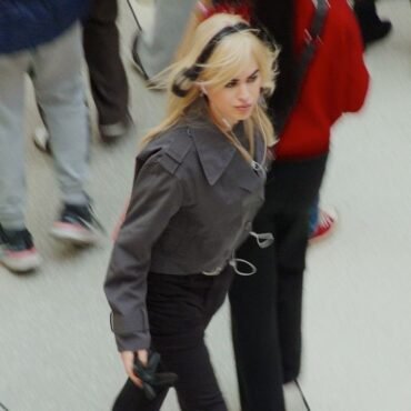 Descubre Tell Me U Want It, el nuevo sencillo de Underscores, un adelanto de su esperado tercer álbum.