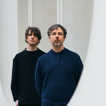 El dúo de ambient Visible Cloaks regresa con Paradessence, su nuevo álbum después de casi una década de espera.