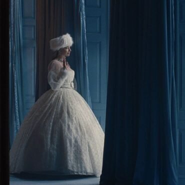 Descubre las profundas problemáticas que no debes idealizar en Cumbres Borrascosas, la nueva cinta de Emerald Fennell.