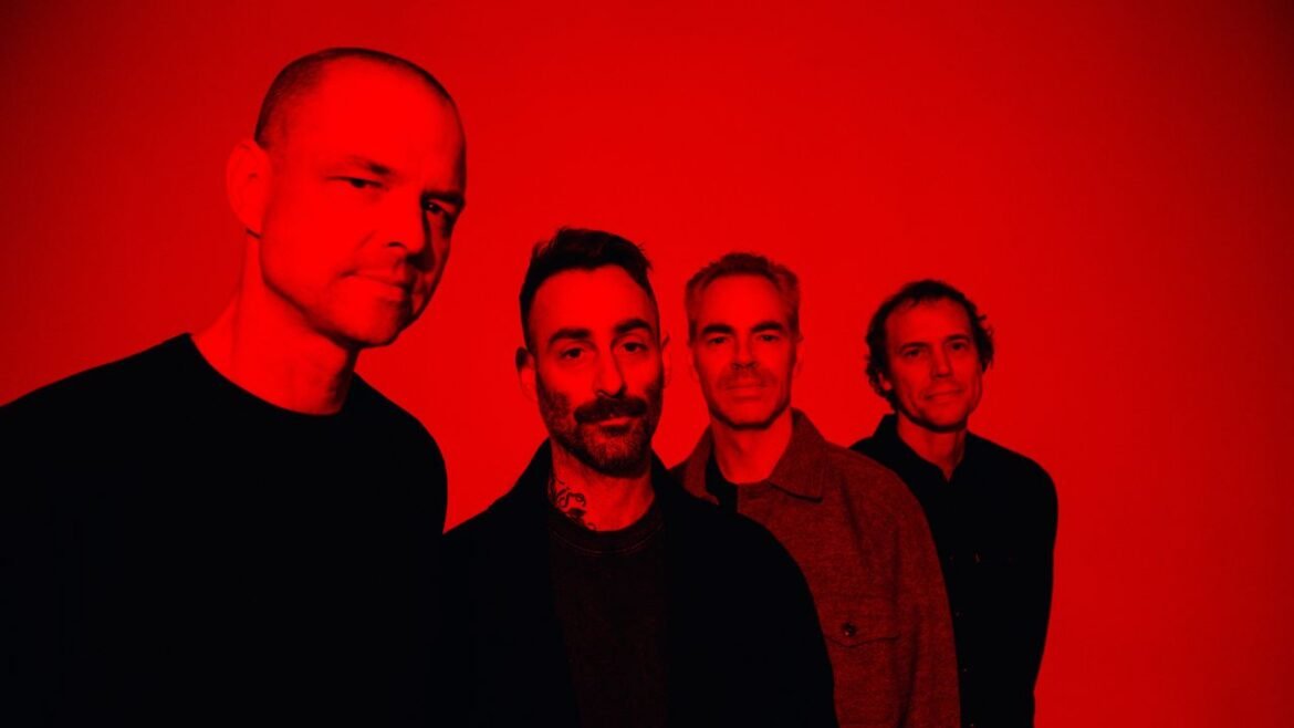 La banda American Football dará una gira por Norteamérica y Europa con destacados artistas invitados. No te lo pierdas.