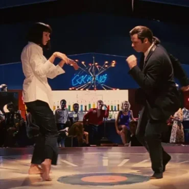 Descubre cómo canciones de artistas legendarios se convirtieron en el alma de icónicas películas de la cultura pop.