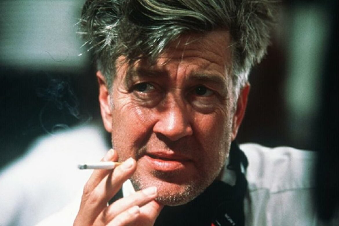 David Lynch ofrece una crítica poderosa sobre el visionado de películas en teléfonos móviles, defendiendo la experiencia cinematográfica.