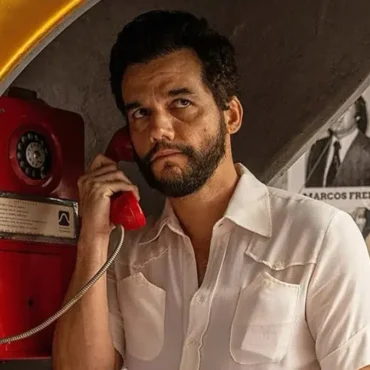 Descubre cómo El agente secreto revisita la dictadura brasileña en un nuevo y emocionante drama lleno de suspenso.