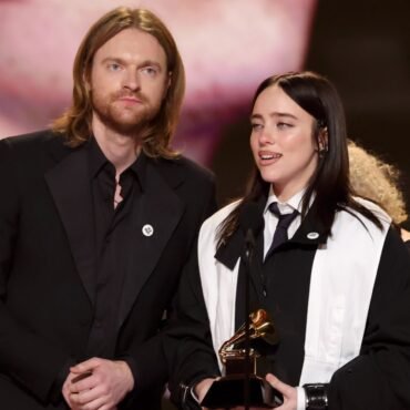 Finneas responde a los críticos de Billie Eilish por su discurso en los Grammys 2026. La controversia se intensifica.