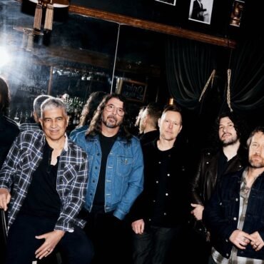 Foo Fighters sorprenden a sus fans con el anuncio de su nuevo álbum Your Favorite Toy, una explosión musical esperada.