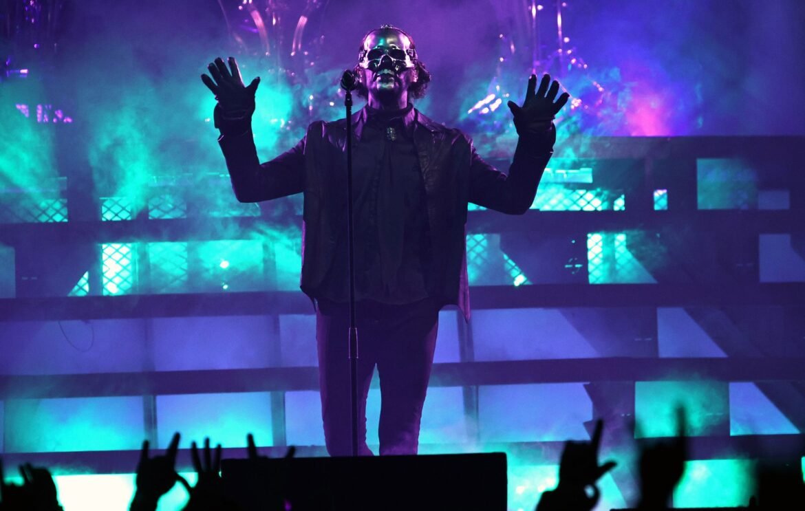 El líder de Ghost, Tobias Forge, revela que necesita un descanso después de la gira para cuidar de su bienestar.