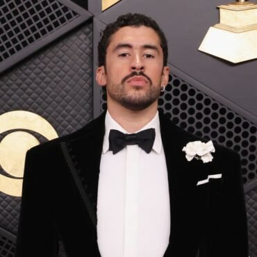 Descubre cómo se está preparando Bad Bunny para el Halftime Show del Super Bowl 2026 y los detalles filtrados.