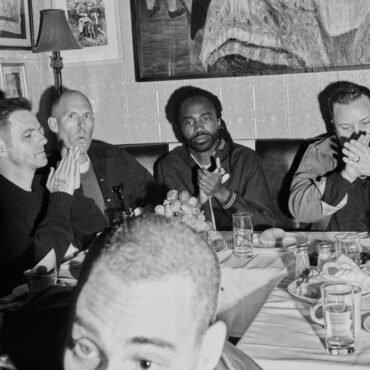 El nuevo álbum Everyone For 10 Minutes de Bleachers llega con la apasionante canción You And Forever, un esperado regreso musical.