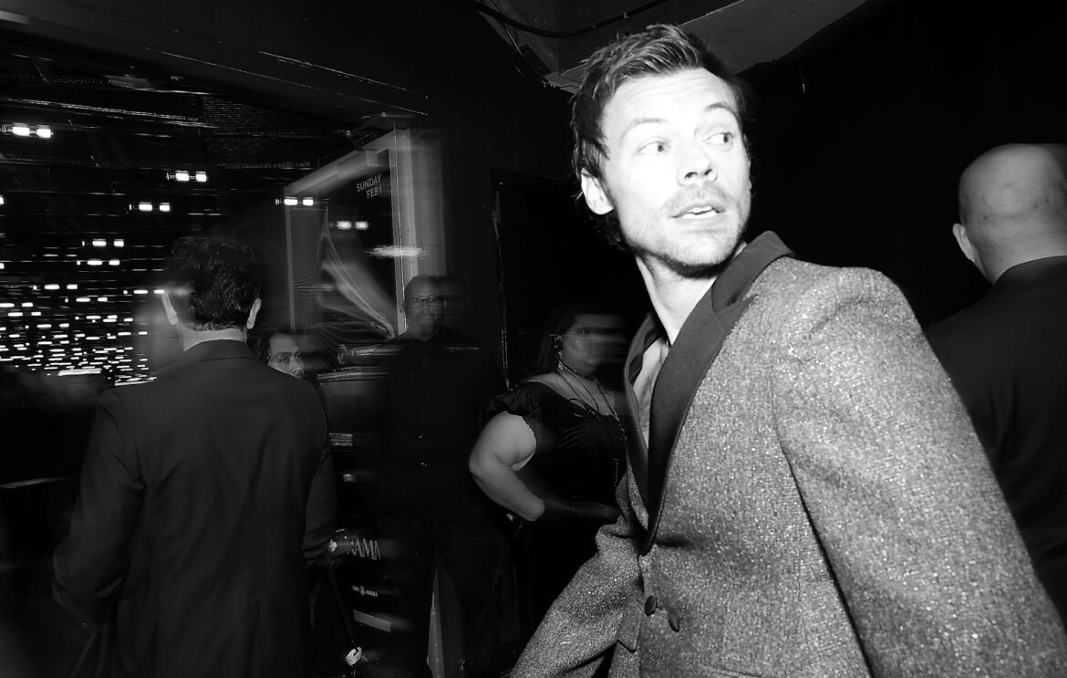 Harry Styles comparte sus sentimientos de soledad después de su exitosa carrera en solitario tras One Direction.