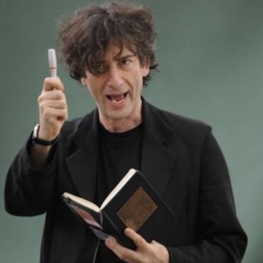 Las acusaciones de abuso sexual contra Neil Gaiman han sido desestimadas por falta de jurisdicción, generando controversia.