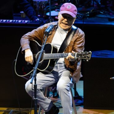 Paul Simon ha agregado nuevas fechas en Estados Unidos a su gira A Quiet Celebration, llevando su música a más fanáticos.