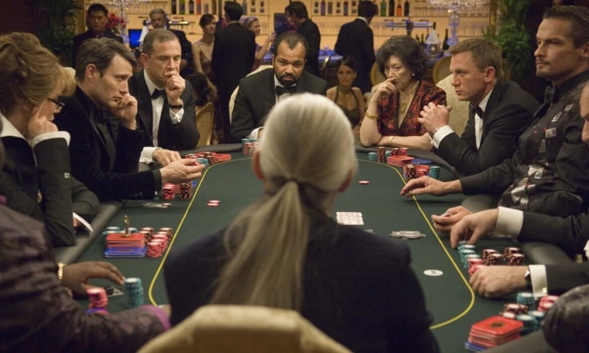 Descubre la curiosa historia detrás de una memorable escena de póquer en el universo de James Bond.