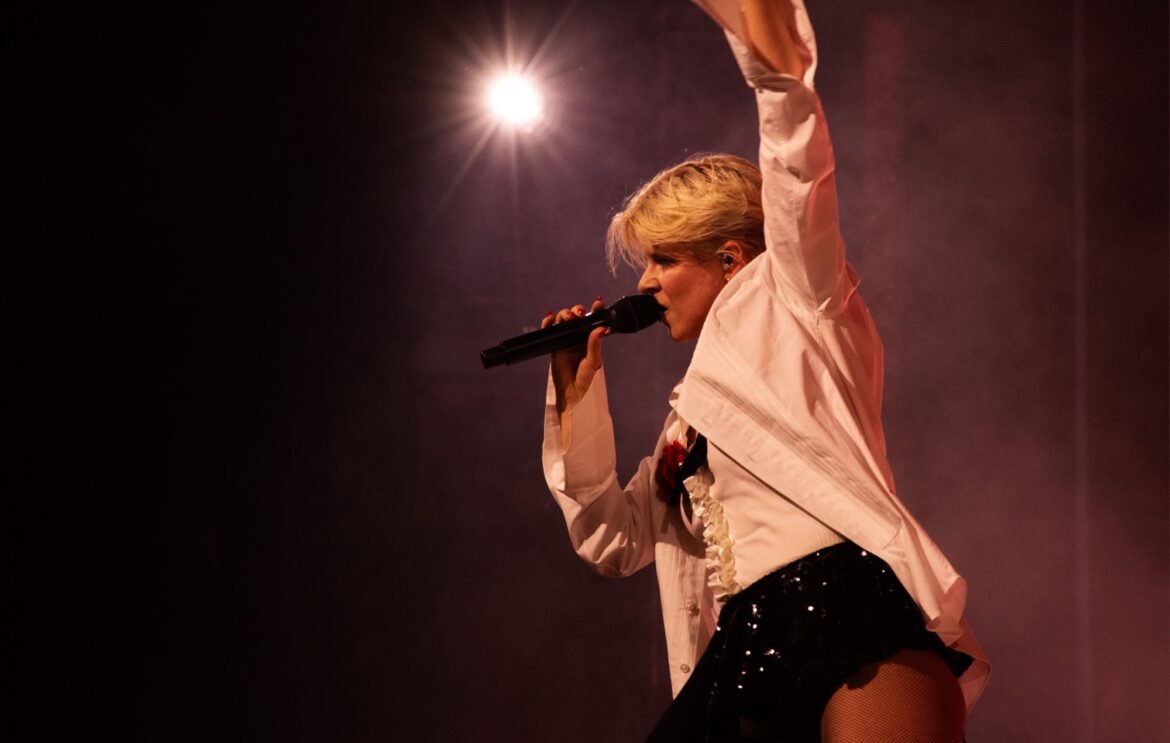 La artista Robyn anuncia su emocionante gira 2026 Sexistential, cubriendo UK, Europa, América del Norte y Australia.