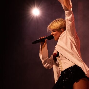 La artista Robyn anuncia su emocionante gira 2026 Sexistential, cubriendo UK, Europa, América del Norte y Australia.