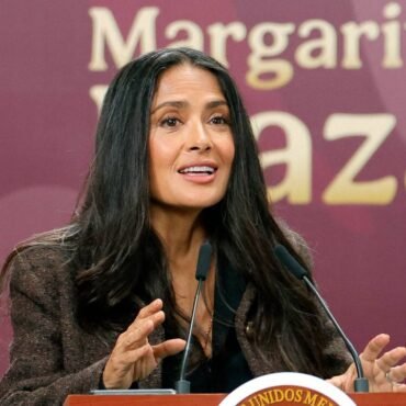 Salma Hayek se reunió con Claudia Sheinbaum, destacando el papel del cine mexicano y el empoderamiento femenino en la industria.