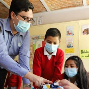 Los cubrebocas son ahora obligatorios en escuelas del Edomex para frenar el aumento de casos de sarampión.