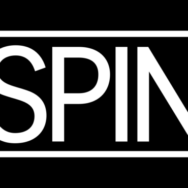 Descubre la impresionante colección personal de Paul McCartney en una nueva exposición en el Rock Hall que celebra su legado.