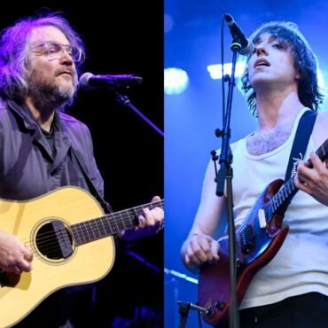 Jeff Tweedy, líder de Wilco, sorprende con una conmovedora interpretación de Love Takes Miles por San Valentín.