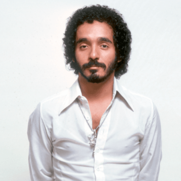 El legado musical de Willie Colón vive en los tributos de artistas contemporáneos como Bad Bunny y Rauw Alejandro.