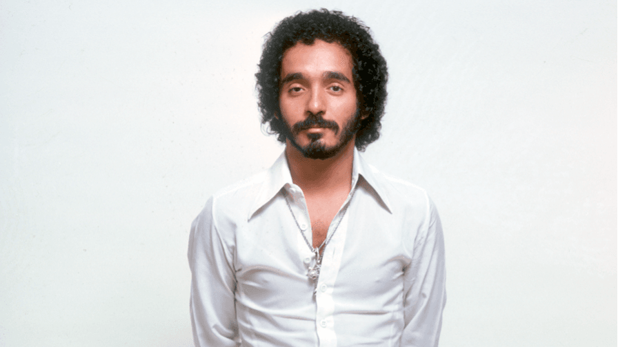 El legado musical de Willie Colón vive en los tributos de artistas contemporáneos como Bad Bunny y Rauw Alejandro.