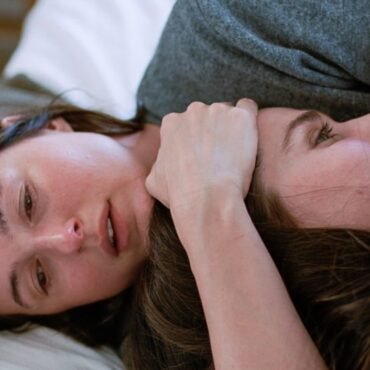 Descubre las mejores películas que Mubi ofrece en febrero, incluyendo estrenos recientes, cine iraní y documentales.